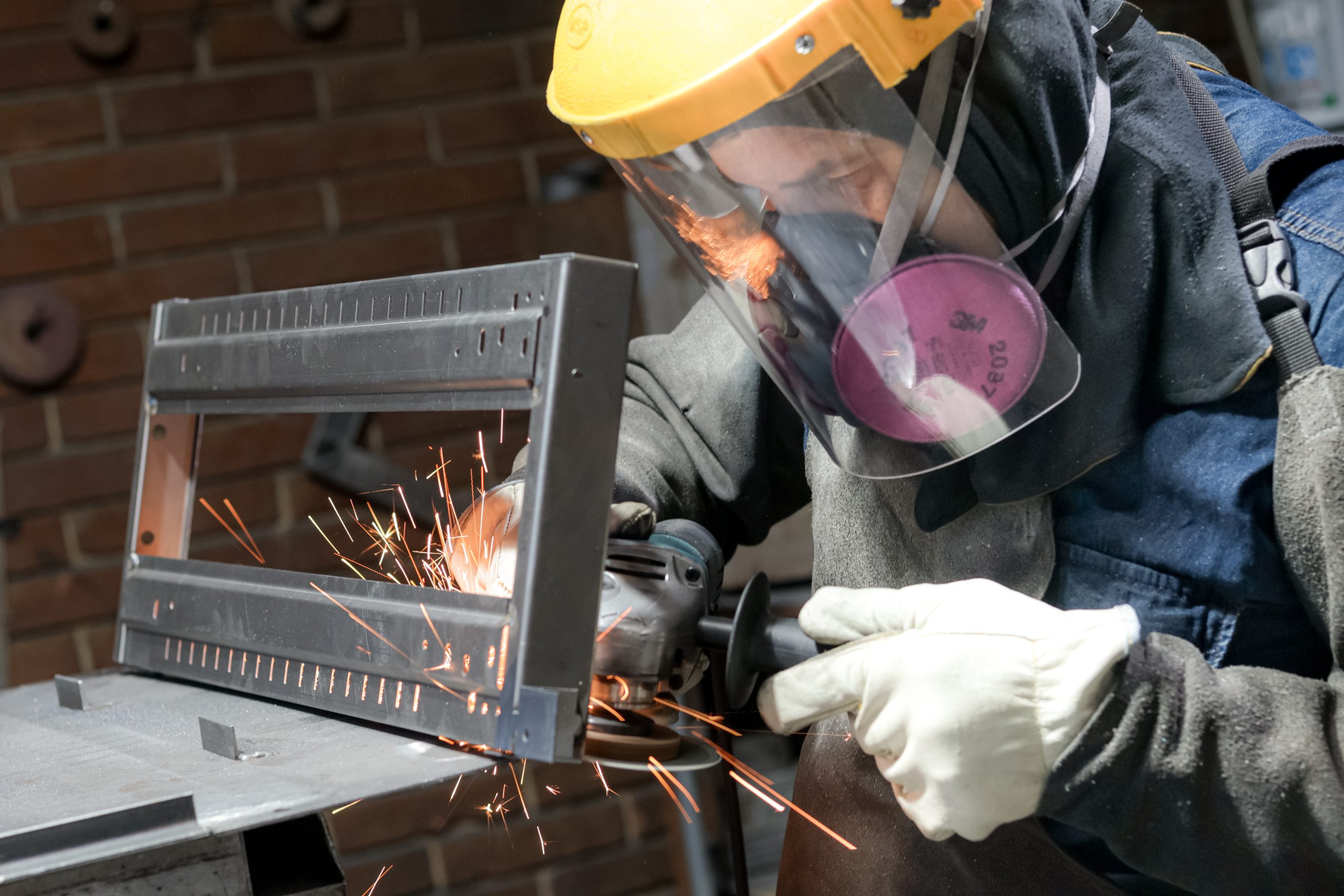 Soldador de piezas metálicas Metalservice
